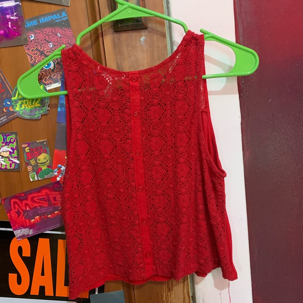red crop tank - Picture 3 of 3